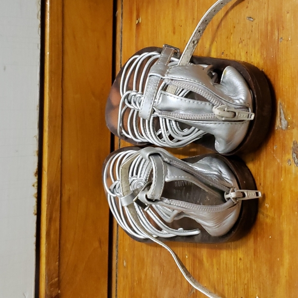 Gladiator sandals women's sz 9, silver Blowfish - Picture 3 of 4